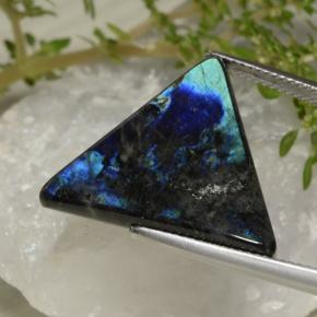 سبيكترولايت متعدد الألوان طبيعي، مثلثى، 11.68 قيراط، غير شفاف