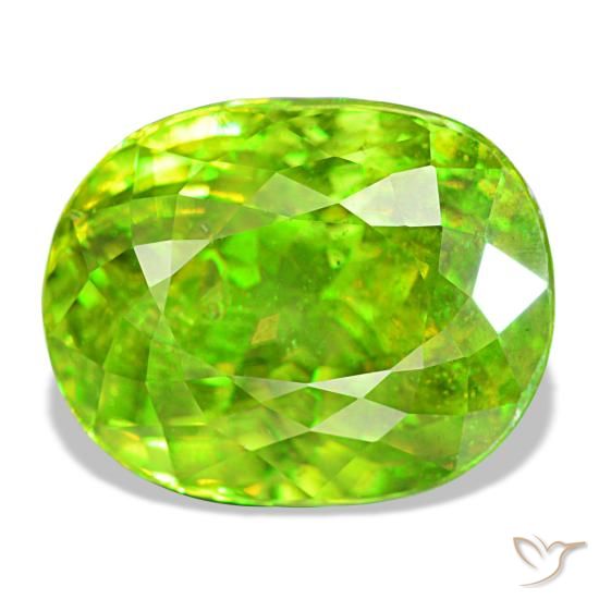 سفين طبيعي بلون Medium Light-Green، وزن ‎8.35‎ قيراط، شكل بيضاوى، مقاس ‎12.6x10‎ مم
