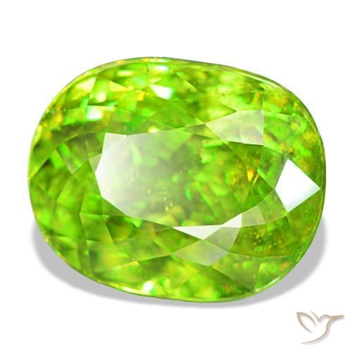 سفين طبيعي بلون Medium Light-Green، وزن ‎8.35‎ قيراط، شكل بيضاوى، مقاس ‎12.6x10‎ مم