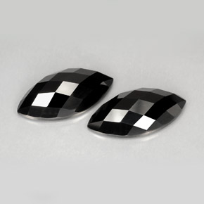 سبينيل طبيعي بلون أسود، وزن ‎‎ قيراط، شكل ماركيز، مقاس ‎16.3x8.2‎ مم