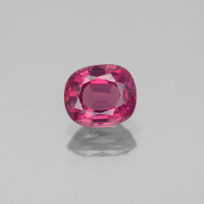 سبينيل طبيعي بلون أحمر أرجواني، وزن ‎1.15‎ قيراط، شكل بيضاوى، مقاس ‎6.6x5.7‎ مم
