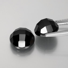 أحجار الإسبنيل شورل طبيعية، قصة دائرى، غير شفاف، وزنها 7.76 قيراط