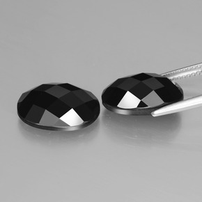 أحجار الإسبنيل شورل طبيعية، قصة بيضاوى، غير شفاف، وزنها 12.71 قيراط