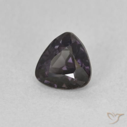 الإسبنيل Blackish Violet طبيعي، مثلثى، 0.60 قيراط، VVS-VS