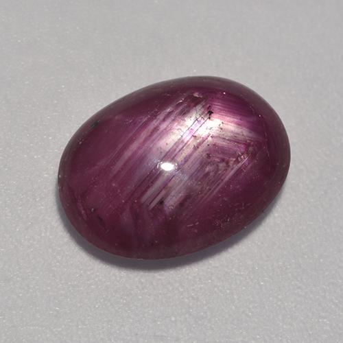 ياقوت نجمة أحمر غامق طبيعي، بيضوي، 5.06 قيراط، نصف شفاف