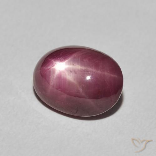 ياقوت نجمة Medium Light-Purple طبيعي، بيضوي، 4.45 قيراط، غير شفاف