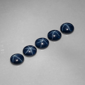 أحجار نجمة الياقوت أزرق طبيعية، قصة بيضاوى، غير شفاف، وزنها  قيراط