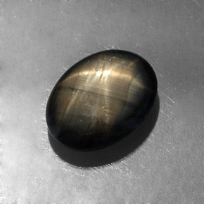 نجمة الياقوت أسود طبيعي، قصة بيضاوى، 4.26 قيراط، غير شفاف