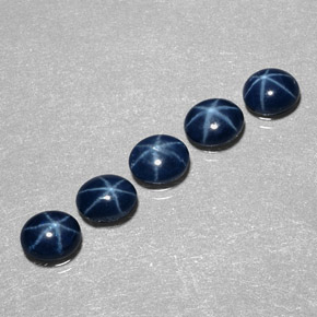 ياقوت أزرق نجمي طبيعي بلون أزرق، وزن ‎‎ قيراط، شكل بيضاوى، مقاس ‎5.2x4.2‎ مم