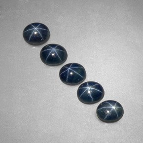 ياقوت أزرق نجمي طبيعي بلون أزرق، وزن ‎‎ قيراط، شكل بيضاوى، مقاس ‎5.2x4.3‎ مم
