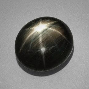 ياقوت أزرق نجمي طبيعي بلون Silver Black، وزن ‎32.25‎ قيراط، شكل بيضاوى، مقاس ‎18.4x16.5‎ مم