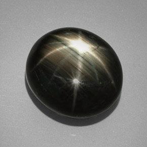 ياقوت أزرق نجمي طبيعي بلون Silver Black، وزن ‎32.25‎ قيراط، شكل بيضاوى، مقاس ‎18.4x16.5‎ مم