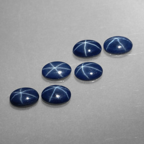 أحجار نجمة الياقوت أزرق طبيعية، قصة بيضاوى، غير شفاف، وزنها  قيراط