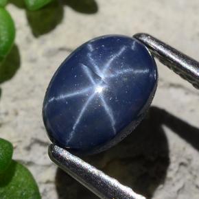 نجمة الياقوت ازرق غامق طبيعي، قصة بيضاوى، 1.12 قيراط، غير شفاف