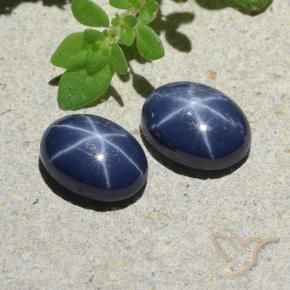 أحجار نجمة الياقوت ازرق غامق طبيعية، قصة بيضاوى، غير شفاف، وزنها 2.72 قيراط