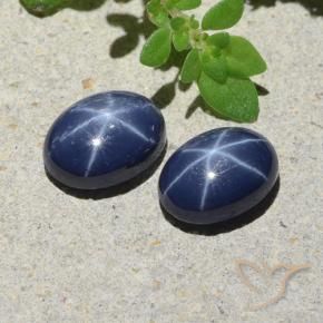 أحجار نجمة الياقوت ازرق غامق طبيعية، قصة بيضاوى، غير شفاف، وزنها 2.72 قيراط