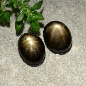 أحجار نجمة الياقوت أسود طبيعية، قصة بيضاوى، غير شفاف، وزنها 4.01 قيراط