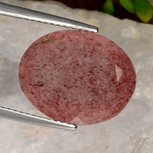 9.55ct طبيعي أحمر قرميدى كوارتز الفراولة, بيضوي, نصف شفاف