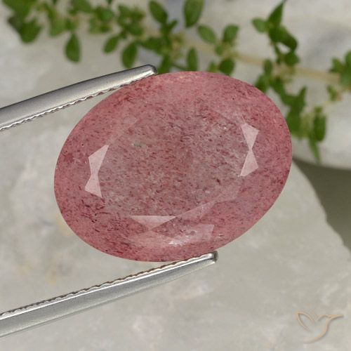 13.38ct طبيعي وردى كثيف كوارتز الفراولة, بيضوي, نصف شفاف