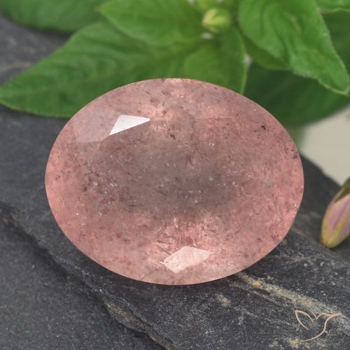8.69ct طبيعي وردى متوسط كوارتز الفراولة, بيضوي, نصف شفاف
