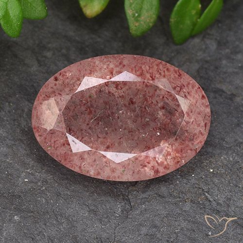 4.75ct طبيعي وردى متوسط كوارتز الفراولة, بيضوي, نصف شفاف