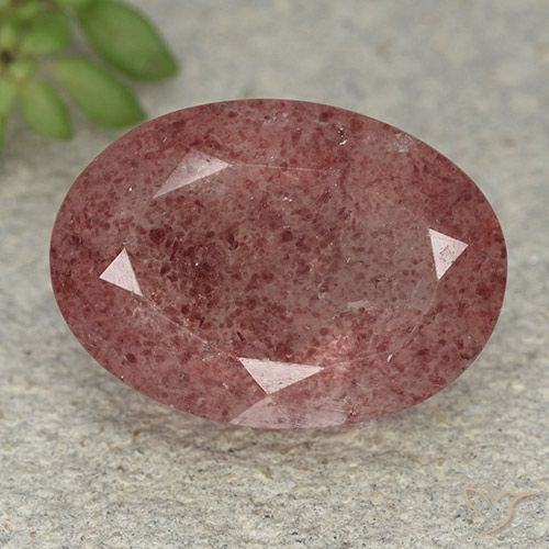 5.61ct طبيعي وردى داكن كوارتز الفراولة, بيضوي, نصف شفاف