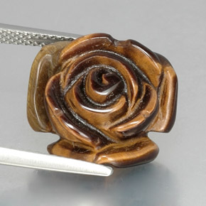 Tiger's Eye طبيعي بلون بني ذهبي، وزن ‎11.08‎ قيراط، شكل شكل خيالي، مقاس ‎15.6x15.1‎ مم