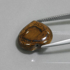 Tiger's Eye طبيعي بلون بني ذهبي، وزن ‎8.46‎ قيراط، شكل شكل القلب، مقاس ‎14.2x13.4‎ مم