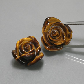 Tiger's Eye طبيعي بلون بني ذهبي، وزن ‎23.41‎ قيراط، شكل شكل خيالي، مقاس ‎16.4x15.5‎ مم