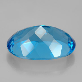 توباز طبيعي بلون أزرق سويسري، وزن ‎12.38‎ قيراط، شكل بيضاوى، مقاس ‎17.1x11.9‎ مم