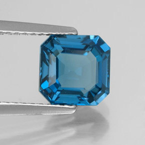 توباز طبيعي بلون أزرق لندن، وزن ‎2.25‎ قيراط، شكل قص الزمرد، مقاس ‎7.2x7.2‎ مم