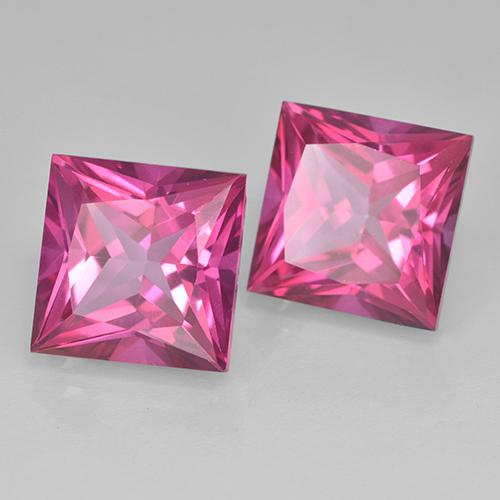 توباز طبيعي بلون ماجنتى غامق، وزن ‎12.88‎ قيراط، شكل مربع، مقاس ‎10x10‎ مم