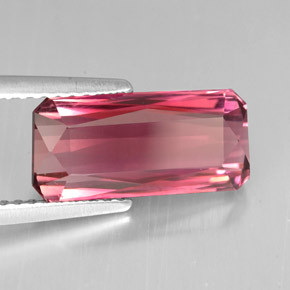 تورمالين طبيعي بلون وردي متعدد الألوان، وزن ‎3.75‎ قيراط، شكل قص الزمرد، مقاس ‎13.2x6.3‎ مم