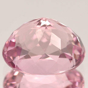 تورمالين طبيعي بلون وردي، وزن ‎2.55‎ قيراط، شكل بيضاوى، مقاس ‎9.1x7.1‎ مم