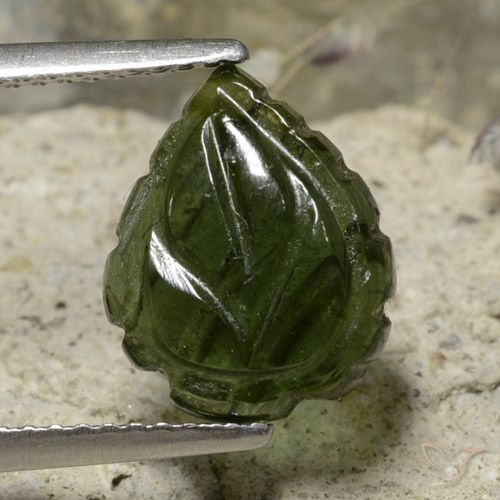 2.90ct طبيعي أخضر متوسط تورمالين, قص وردة, نصف شفاف