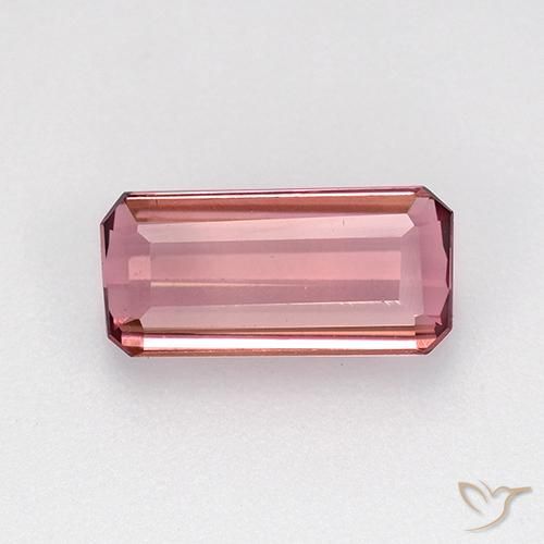 1.37ct طبيعي وردى كثيف تورمالين, قص الزمرد, VVS