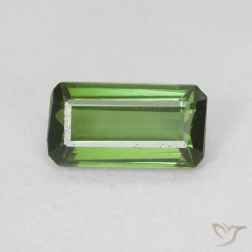 0.66ct طبيعي أخضر متوسط تورمالين, قص الزمرد, قليلا جدا