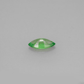 جارنيت تسافوريت طبيعي بلون أخضر كرومي، وزن ‎0.42‎ قيراط، شكل ماركيز، مقاس ‎7.1x3.5‎ مم
