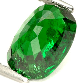 جارنيت تسافوريت طبيعي بلون أخضر، وزن ‎3.97‎ قيراط، شكل بيضاوى، مقاس ‎10.4x7.3‎ مم