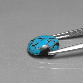 فيروز طبيعي بلون أزرق، وزن ‎1.55‎ قيراط، شكل بيضاوى، مقاس ‎9.9x7.9‎ مم