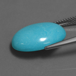 فيروز طبيعي بلون أزرق، وزن ‎8.89‎ قيراط، شكل بيضاوى، مقاس ‎18x13‎ مم