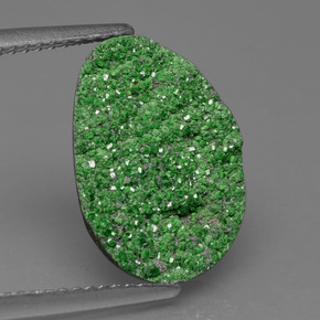عقيق يوفاروفيت دروسى أخضر طبيعي، شكل خيالي، 3.78 قيراط، غير شفاف