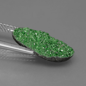 عقيق يوفاروفيت دروسى أخضر طبيعي، شكل خيالي، 3.78 قيراط، غير شفاف