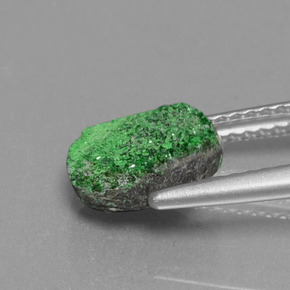 عقيق يوفاروفيت دروسى أخضر طبيعي، شكل خيالي، 2.39 قيراط، غير شفاف