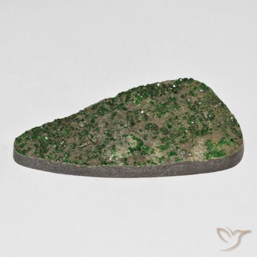 عقيق يوفاروفيت دروسى Deep Earthy Green طبيعي، فانسى، 72.20 قيراط، غير شفاف