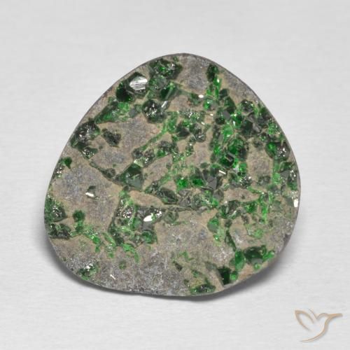 15.49ct طبيعي أخضر أناناسى باهت عقيق يوفاروفيت دروسى, فانسى, غير شفاف