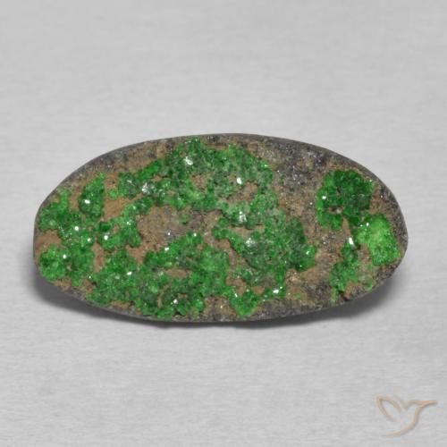 7.42ct طبيعي الأخضر الغامق عقيق يوفاروفيت دروسى, بيضوي, غير شفاف