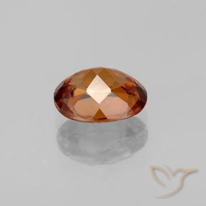 زركون طبيعي بلون برتقالي عميق، وزن ‎1.85‎ قيراط، شكل بيضاوى، مقاس ‎7.6x6.3‎ مم