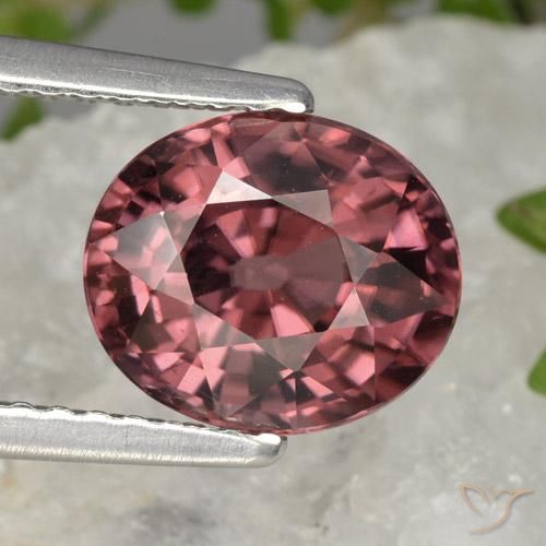 2.94ct طبيعي أحمر غامق زركون, بيضوي, VVS-VS