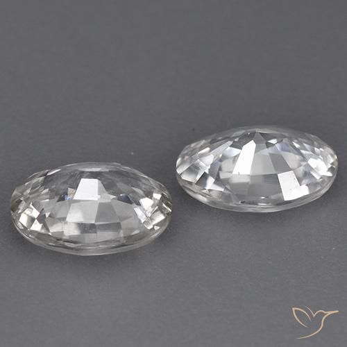 أحجار زركون أبيض طبيعية، بيضوي، قليلا جدا، وزنها 1.96 قيراط